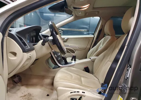 2015 Volvo Xc60 T6 Platinum z USA, uszkodzony, nr VIN YV4902RM9F2637472